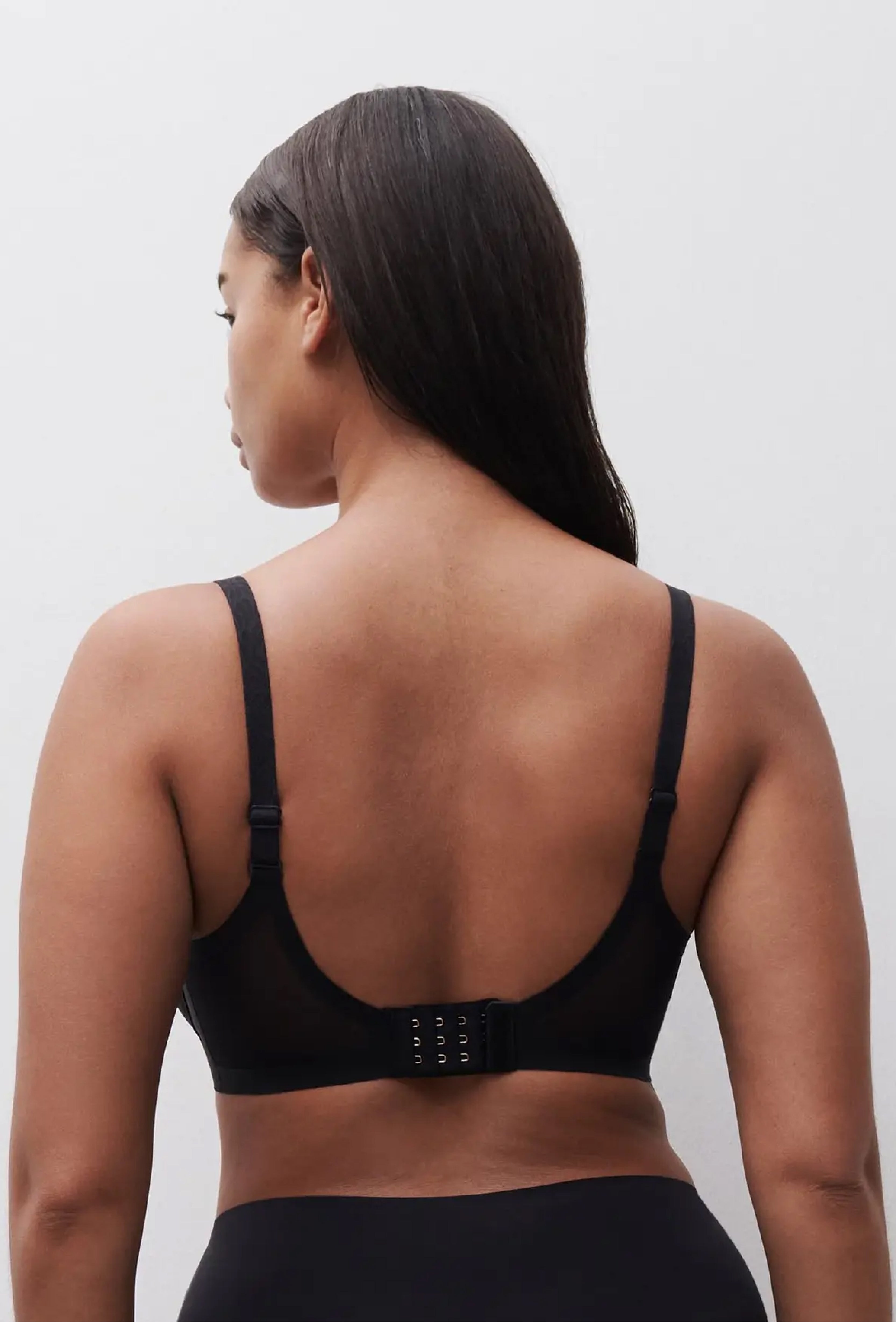 Chantelle Pure Lace Covering Molded Bra