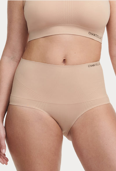 Chantelle Smooth Comfort Sculpting Highwaisted Full Brief