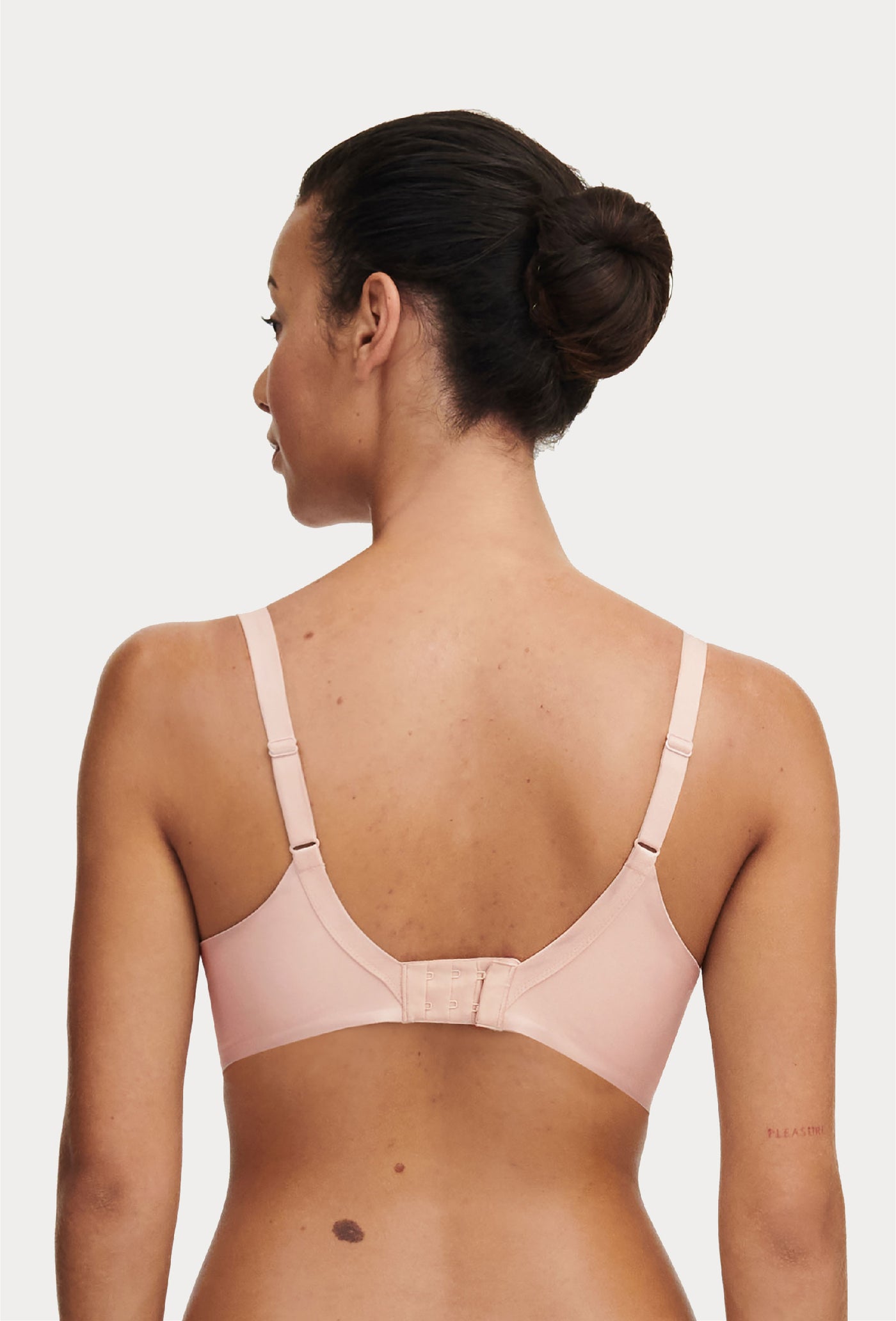 Chantelle Bare Essential Very Covering Molded Bra